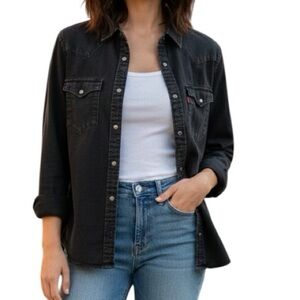 Levi's Women’s Charcoal Button-Up Shirt